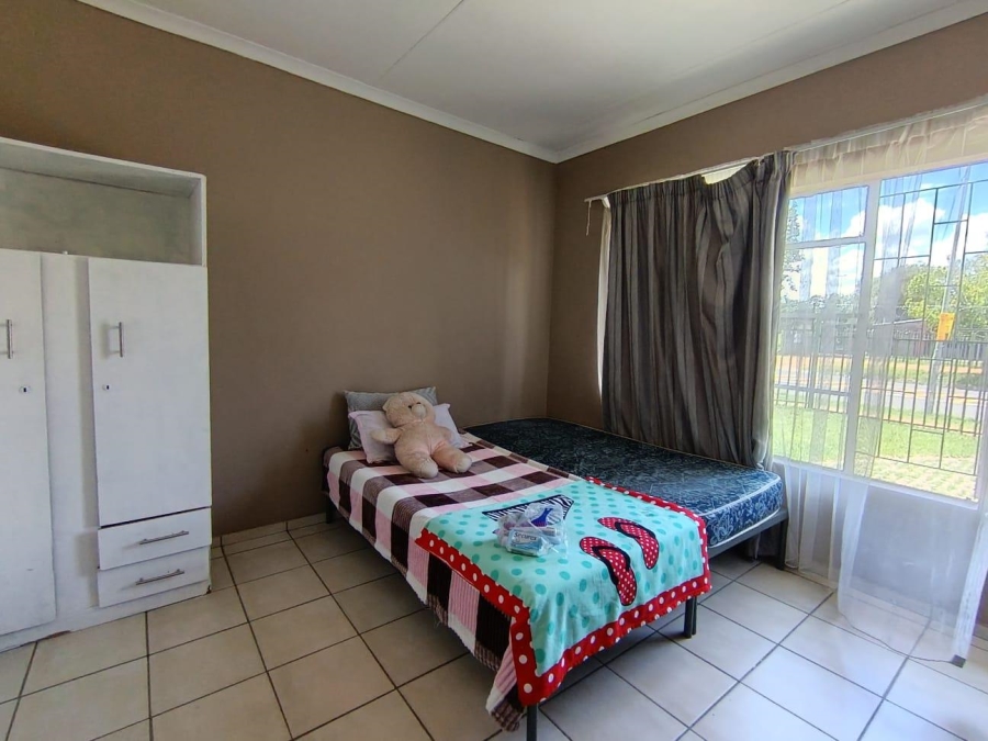 8 Bedroom Property for Sale in Brandwag Free State